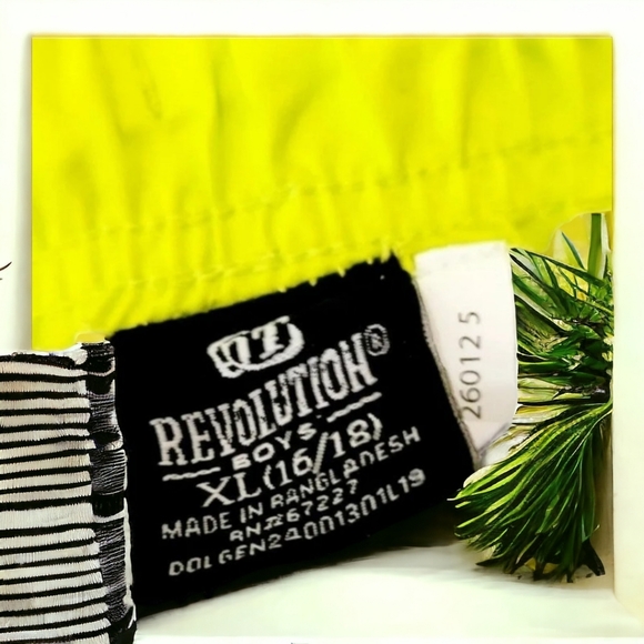 Revolution youth blue cargo swim trunks Size xl NWT - Picture 3 of 8